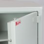 Seifuvan SB-1-80S Kassakaapin paksu teräsovi ja oven terässalvat. Tämä kassakaappi on euro 1 murtoturvaluokiteltu kassakaappi