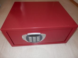 Käytetty datakaappi KASO KP-10 edulliseen hintaan, hinta 49€