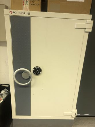 Käytetty datakaappi Rosengrens D234 edulliseen hintaan, hinta 250€