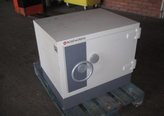 Käytetty datakaappi Rosengrens MultiData D202 edulliseen hintaan, hinta 350€