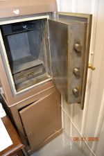 Käytetty kassakaappi hyvä ja hinnaltaan edullinen