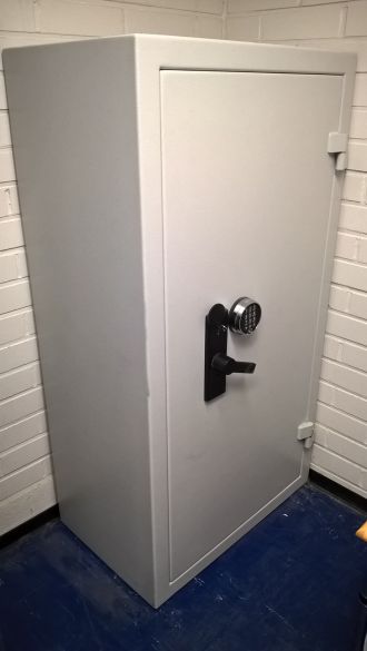 Käytetty kassakaappi charvat NEUTRON STAR edulliseen hintaan, hinta 700€