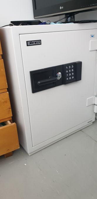 Käytetty kassakaappi Eiko Eiko edulliseen hintaan, hinta 520€