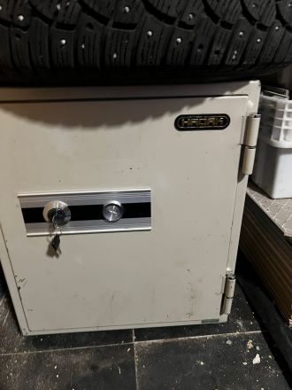 Käytetty kassakaappi Hadak edulliseen hintaan, hinta 100€