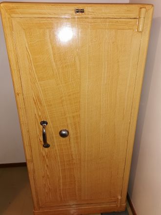 Käytetty kassakaappi Heteka edulliseen hintaan, hinta 800€