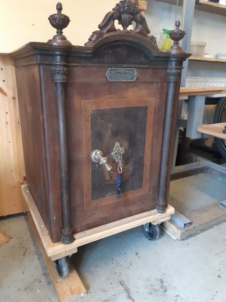 Käytetty kassakaappi Julius Schuler Geldschrank-fabrik Julius Schuler edulliseen hintaan, hinta 700€