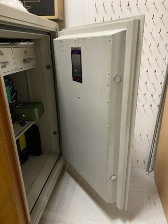 Käytetty kassakaappi Jöli Safe Model 6 edulliseen hintaan, hinta 250€