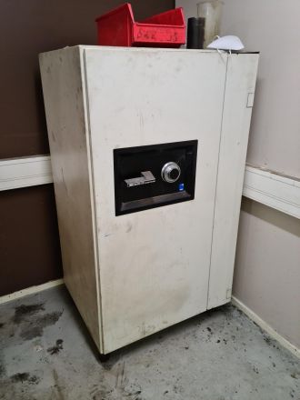 Käytetty kassakaappi KASO KK-240 edulliseen hintaan, hinta 250€