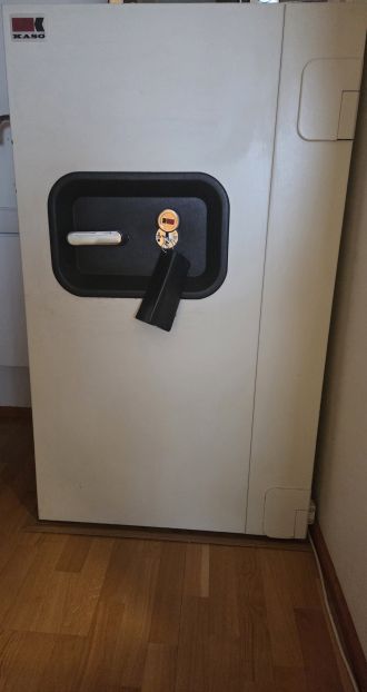 Käytetty kassakaappi Kaso Oy edulliseen hintaan, hinta 180€