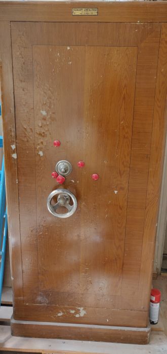 Käytetty kassakaappi Kassakaappi- ja metallitehdas, Helsinki TNo 133 edulliseen hintaan, hinta 750€