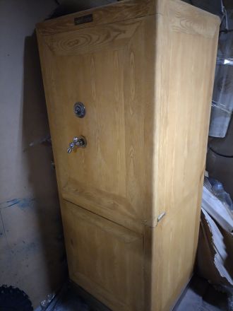 Käytetty kassakaappi Kassakaappi- ja metallitehdas Helsinki edulliseen hintaan, hinta 700€