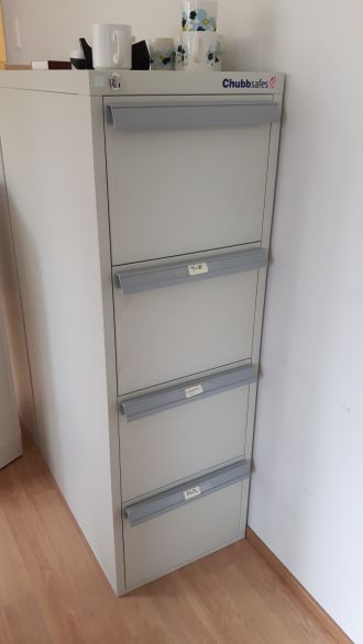 Käytetty paloturvakaappi Chubbsafes Vertical III edulliseen hintaan, hinta 200€