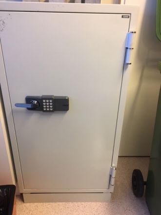 Käytetty paloturvakaappi Diplomat D250E edulliseen hintaan, hinta 495€