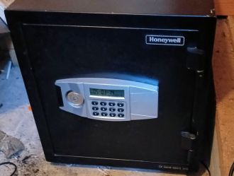 Käytetty paloturvakaappi Honeywell 2115 edulliseen hintaan, hinta 250€