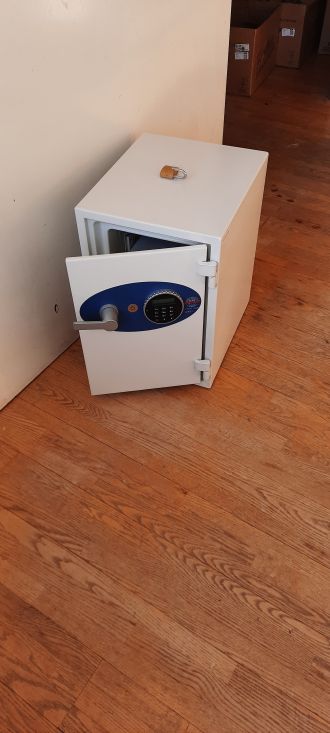 Käytetty paloturvakaappi Phoenix safe CO.LTD Phoenix TITAN 1250 SERIES edulliseen hintaan, hinta 200€
