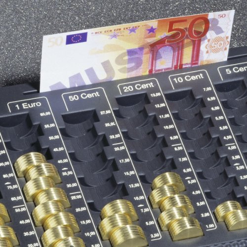 Lukollinen rahalipas Durable avattuna, Durable on metallinen ja edullinen rahasalkku kolikoille